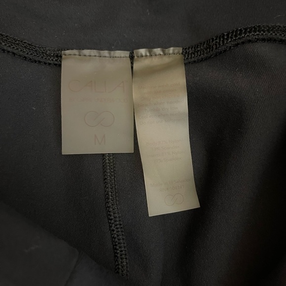 ✅SOLD-Calia By Carrie Underwood | Capri Leggings Twist Mesh Cuff Zip Pocket - Picture 6 of 7